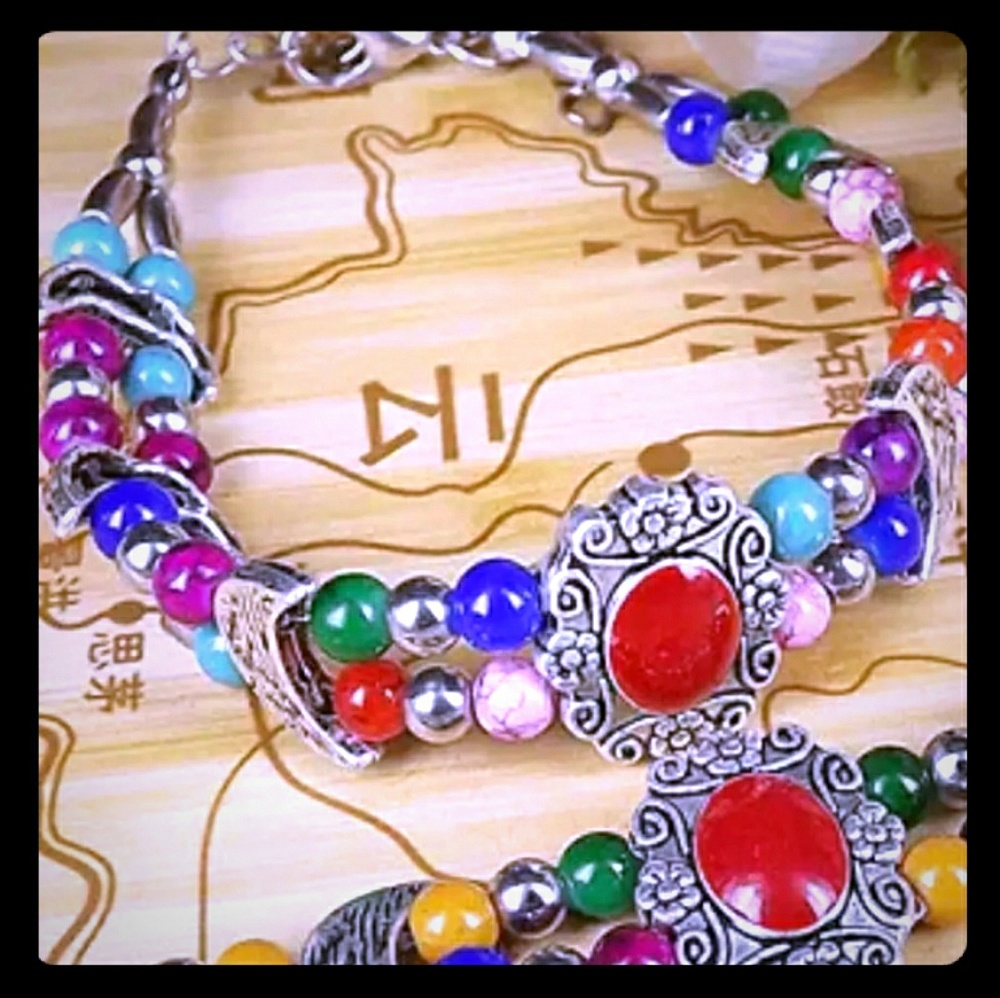 4 women  jewelry items